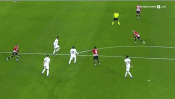 记者：上海申花5名外援以及谢鹏飞和戴伟浚随队出征亚冠客场